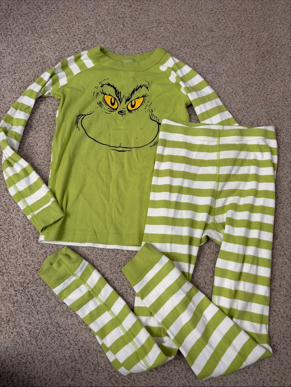 Hanna Andersson Grinch PJ set, 10
